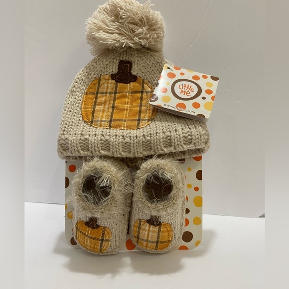 NWT👣LITTLE ME🍁baby BEANIE and SLIPPERS SET🤎size..0-6m🤎 - Picture 1 of 4